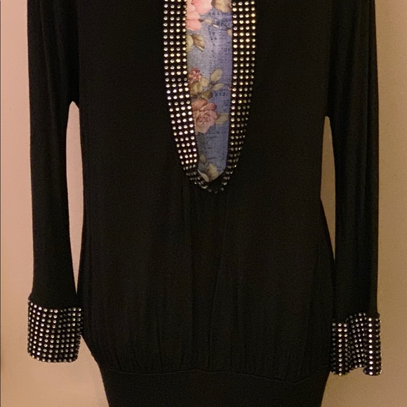 AKIRA OPEN BACK BLACK DRESS WITH RHINESTONE EMBELLISHED SLEEVES AND BACK. - Picture 4 of 7